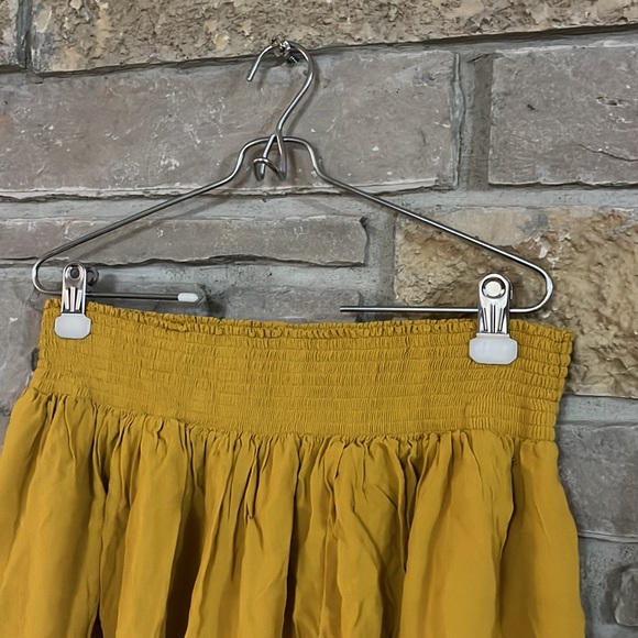 Banana Republic Mustard Yellow Flowy Skirt Size XL - Picture 2 of 11